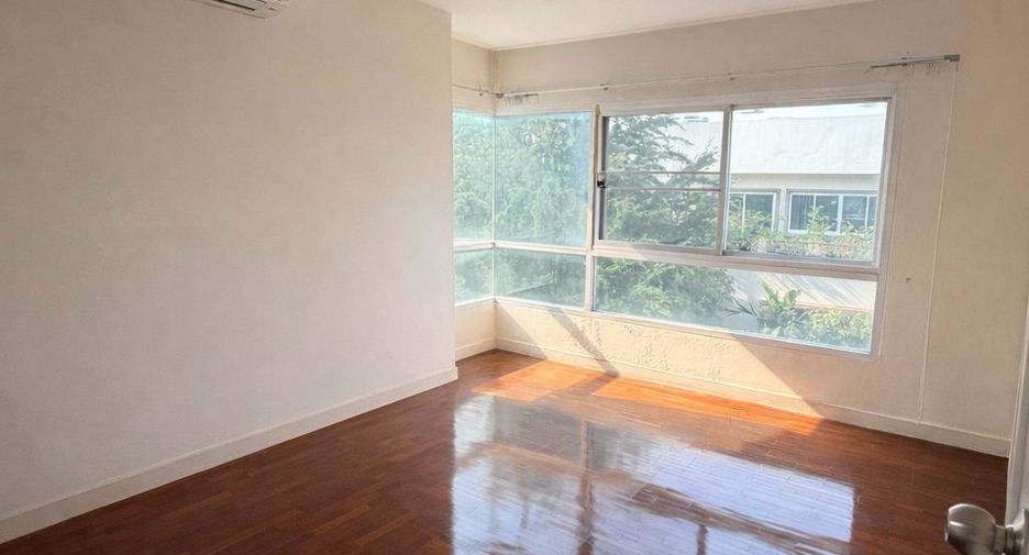 For rent and for sale 3 bedrooms condo in Phaya Thai, Bangkok
