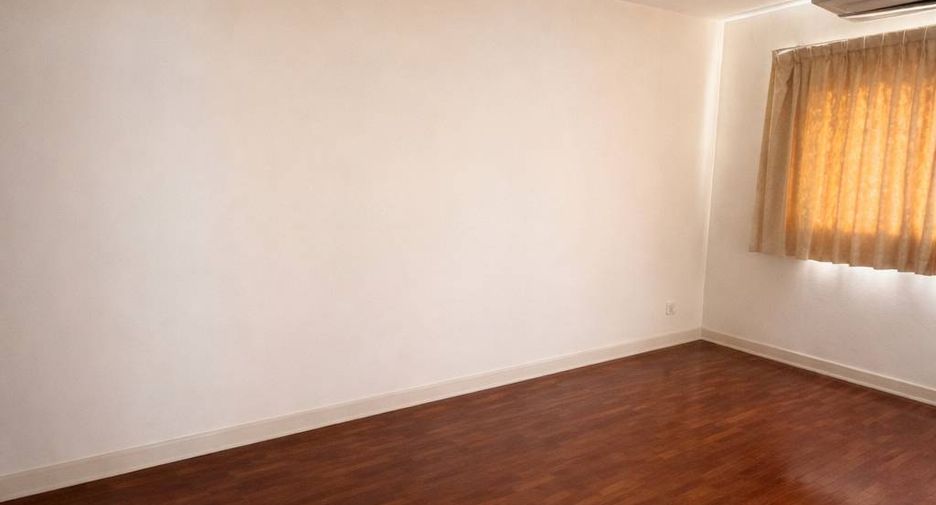 For rent and for sale 3 bedrooms condo in Phaya Thai, Bangkok