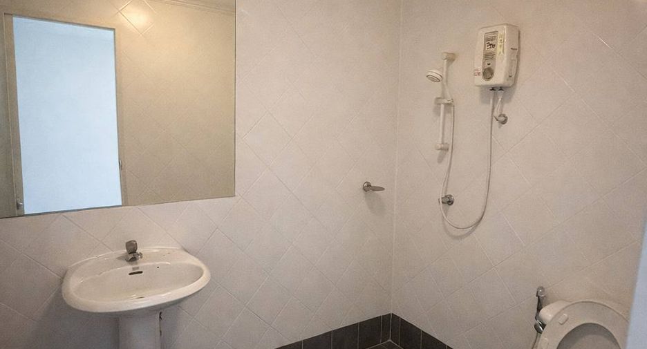 For rent and for sale 3 bedrooms condo in Phaya Thai, Bangkok