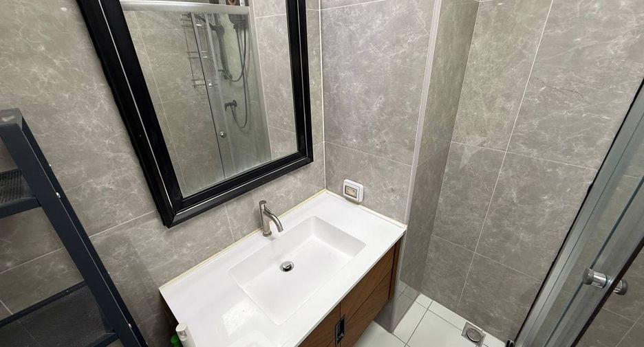 For sale 1 bed condo in Khlong San, Bangkok
