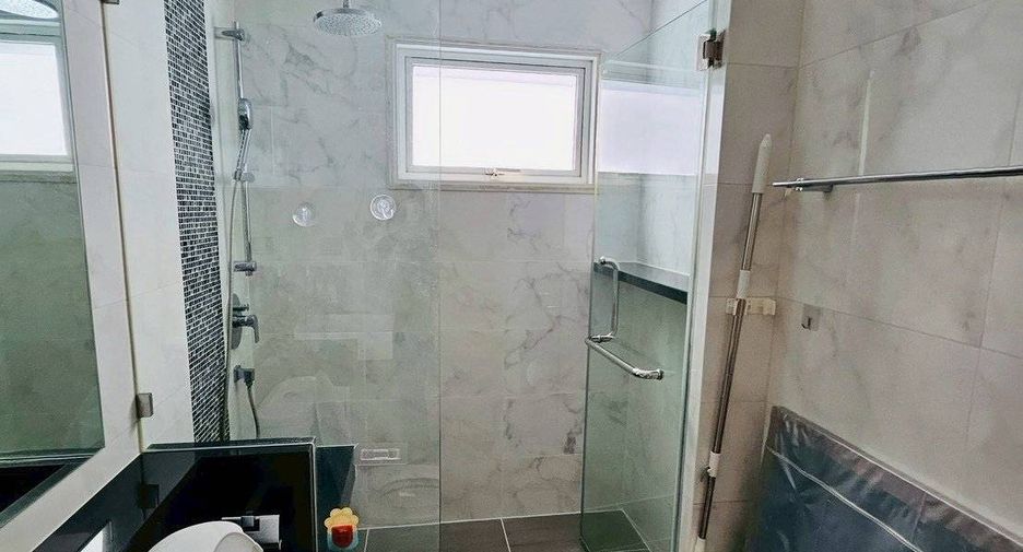 For sale 2 bedrooms condo in Yan Nawa, Bangkok