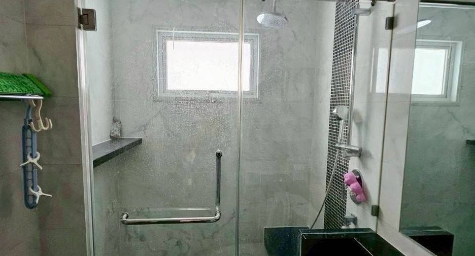 For sale 2 bedrooms condo in Yan Nawa, Bangkok