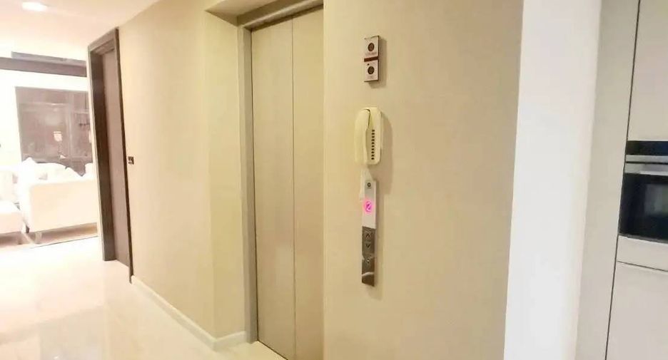 For rent and for sale 4 bedrooms townhouse in Watthana, Bangkok