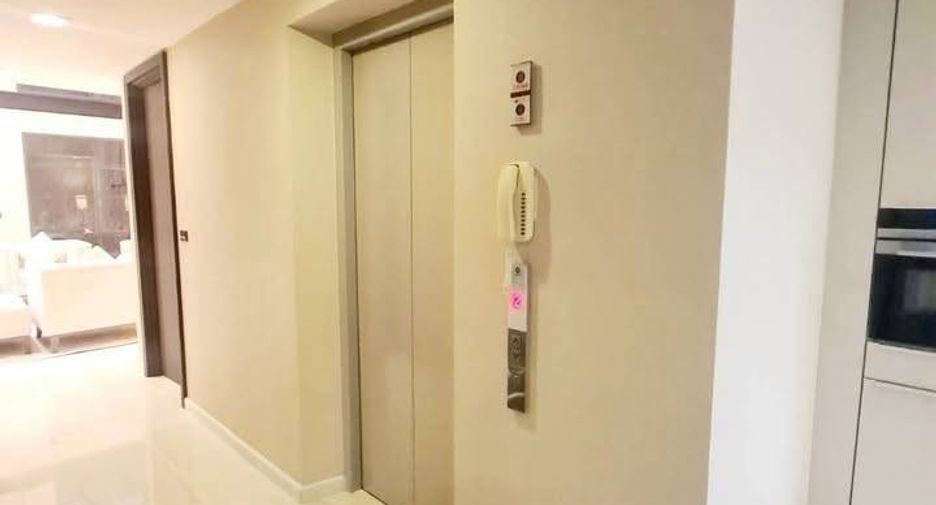 For rent and for sale 4 bedrooms townhouse in Watthana, Bangkok