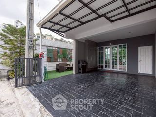 For sale 3 bedrooms townhouse in Khlong Toei, Bangkok