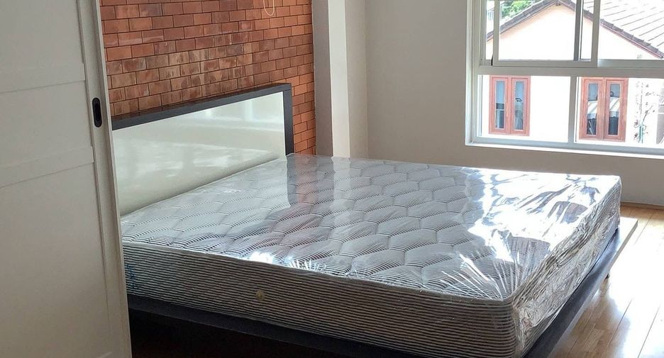 For rent 2 bedrooms townhouse in Bang Na, Bangkok