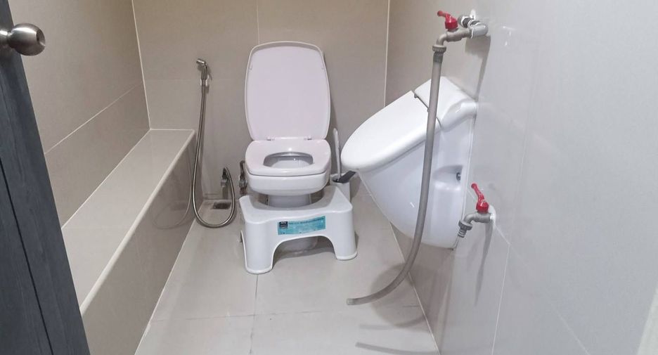 For rent 2 bedrooms townhouse in Bang Na, Bangkok