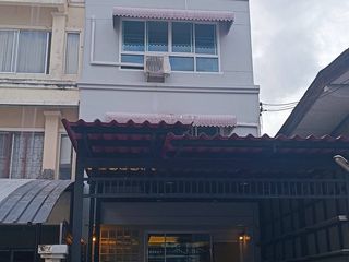 For rent 2 bedrooms townhouse in Bang Na, Bangkok