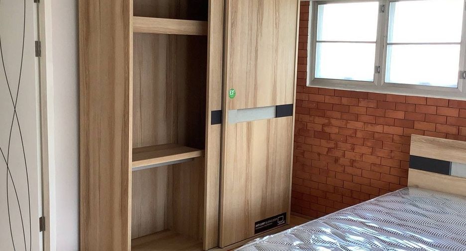 For rent 2 bedrooms townhouse in Bang Na, Bangkok
