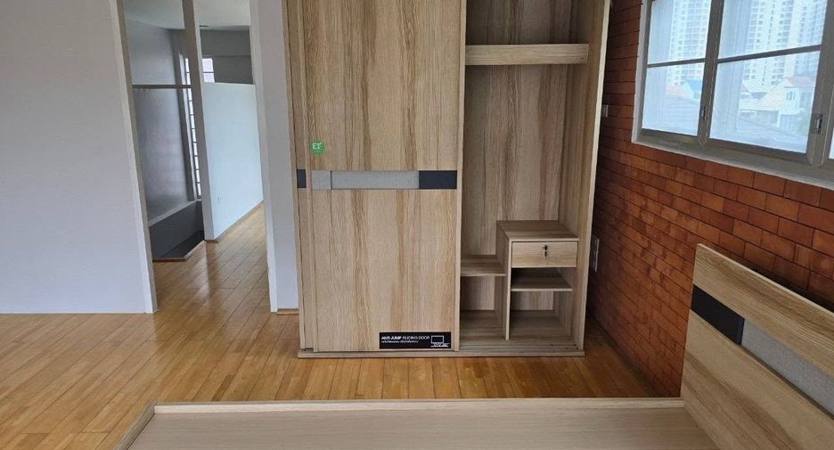 For rent 2 bedrooms townhouse in Bang Na, Bangkok