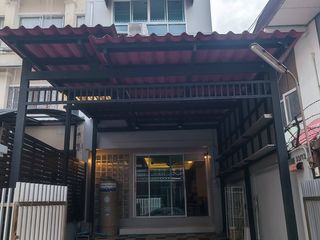 For rent 2 bedrooms townhouse in Bang Na, Bangkok