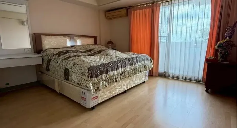 For sale 2 bedrooms condo in Phra Khanong, Bangkok