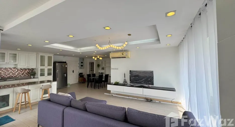 For rent 3 bedrooms condo in Huai Khwang, Bangkok