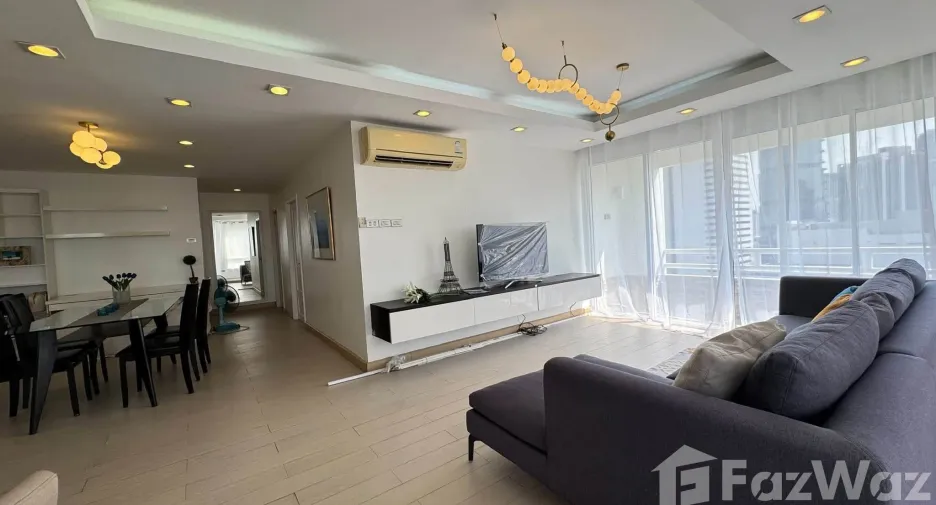 For rent 3 bedrooms condo in Huai Khwang, Bangkok