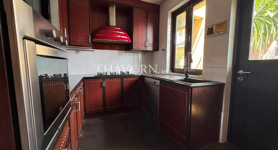 For sale 3 bedrooms house in Sattahip, Chonburi