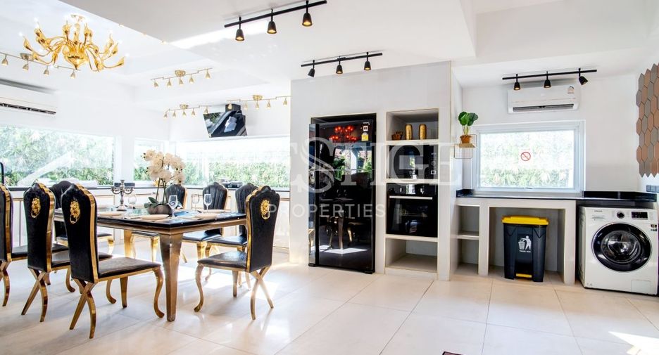 For sale 8 bedrooms house in Jomtien, Pattaya