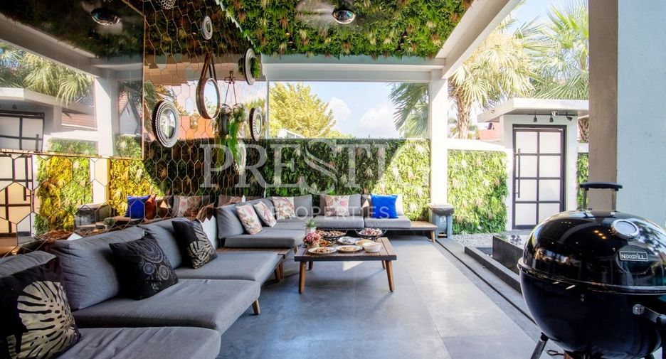 For sale 8 bedrooms house in Jomtien, Pattaya
