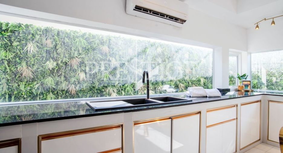 For sale 8 bedrooms house in Jomtien, Pattaya