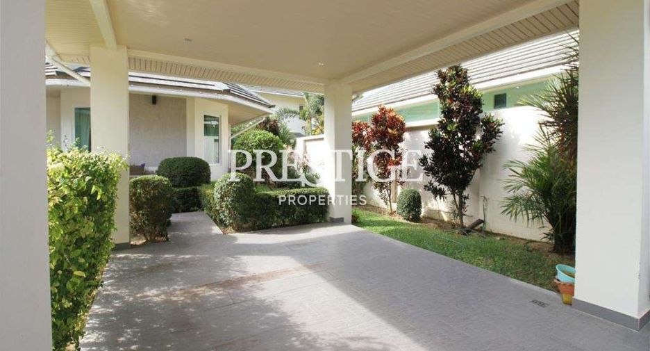 Casa en alquiler de 3 habitaciones en Bang Lamung, Chonburi
