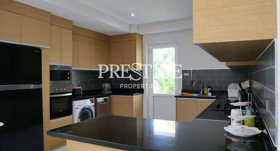 Casa en alquiler de 3 habitaciones en Bang Lamung, Chonburi