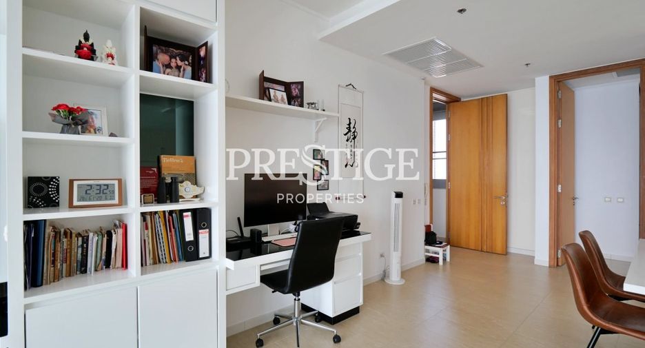 For rent 2 bedrooms condo in North Pattaya, Pattaya