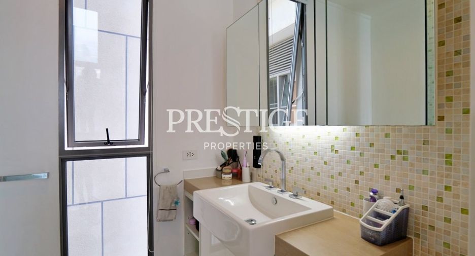 For rent 2 bedrooms condo in North Pattaya, Pattaya