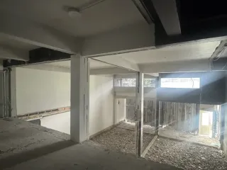 For rent 4 bedrooms retail Space in Khlong Toei, Bangkok