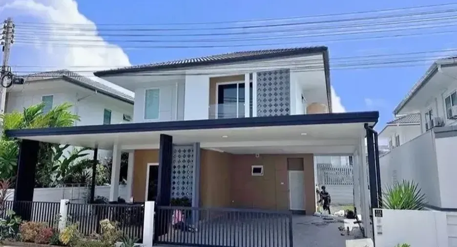 For rent 4 bedrooms house in Mueang Phuket, Phuket