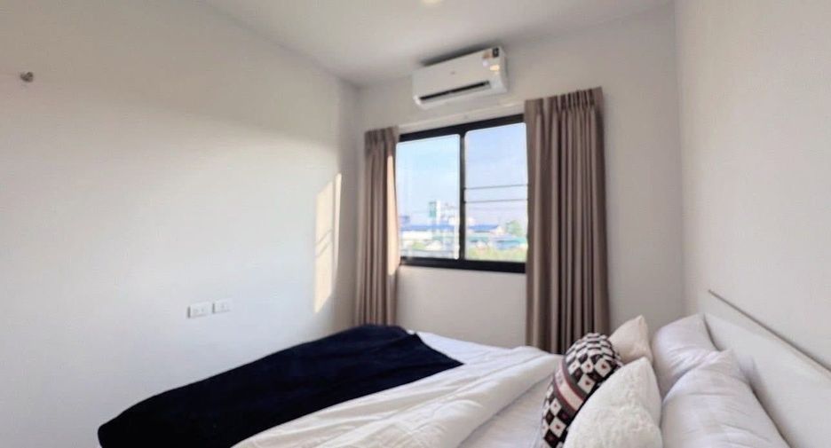 For rent 3 bedrooms townhouse in Lat Krabang, Bangkok