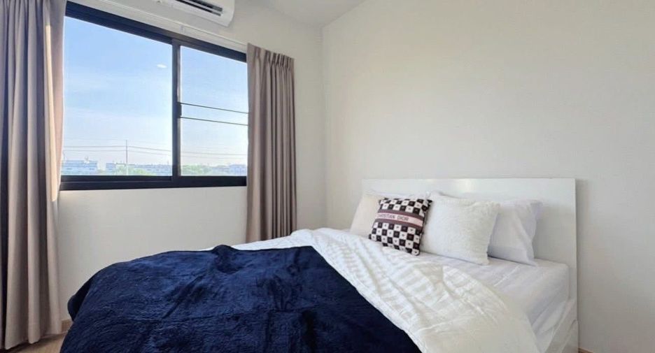 For rent 3 bedrooms townhouse in Lat Krabang, Bangkok