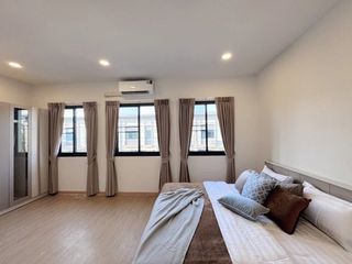 For rent 3 bedrooms townhouse in Lat Krabang, Bangkok