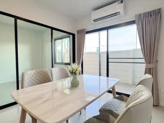 Reihenhaus zur Miete mit 3 Zimmer in Lat Krabang, Bangkok