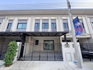 For rent 3 bedrooms townhouse in Lat Krabang, Bangkok