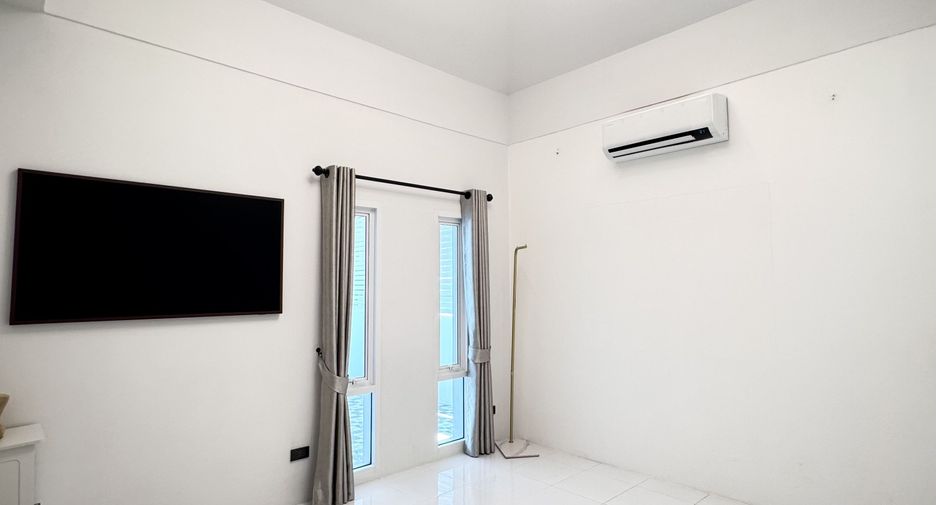 For sale 2 bedrooms house in East Pattaya, Pattaya