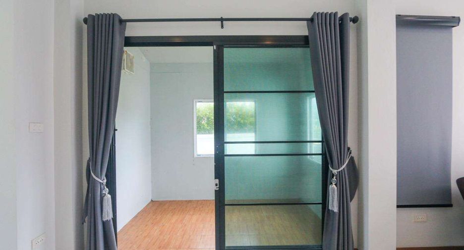 For rent 3 bedrooms house in Saraphi, Chiang Mai