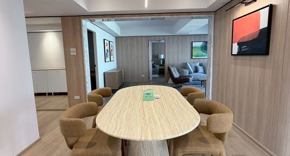 For rent 3 bedrooms apartment in Watthana, Bangkok