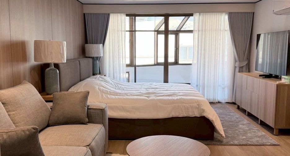 For rent 3 bedrooms apartment in Watthana, Bangkok