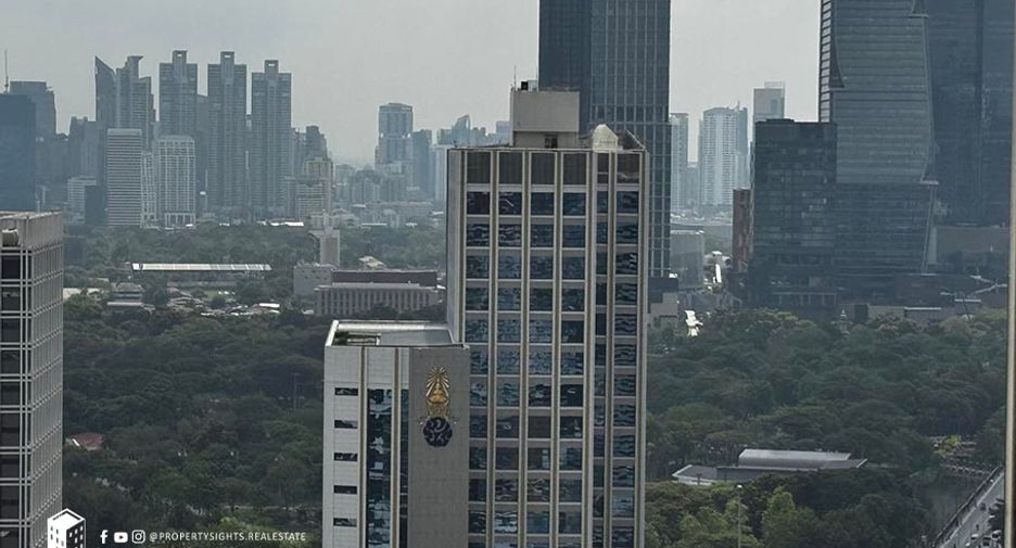 For rent 2 bedrooms condo in Bang Rak, Bangkok