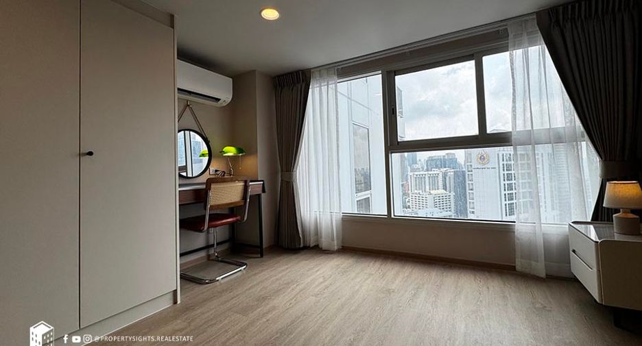 For rent 2 bedrooms condo in Bang Rak, Bangkok