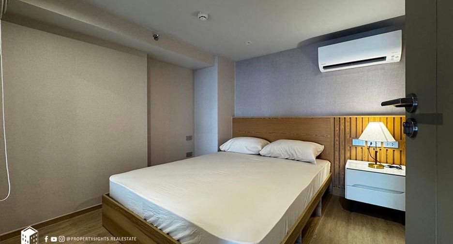 For rent 2 bedrooms condo in Bang Rak, Bangkok