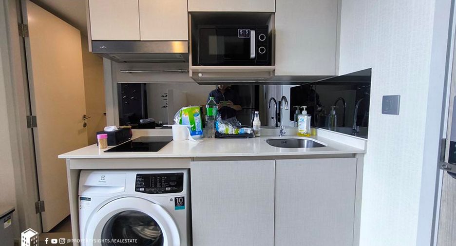 For rent 2 bedrooms condo in Sathon, Bangkok