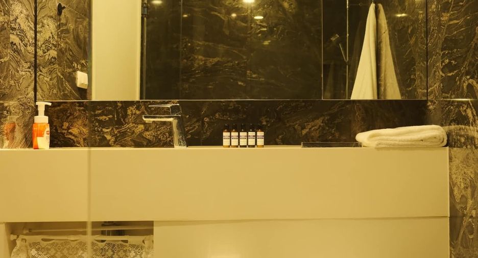 Condo en alquiler de 3 habitaciones en Bang Rak, Bangkok