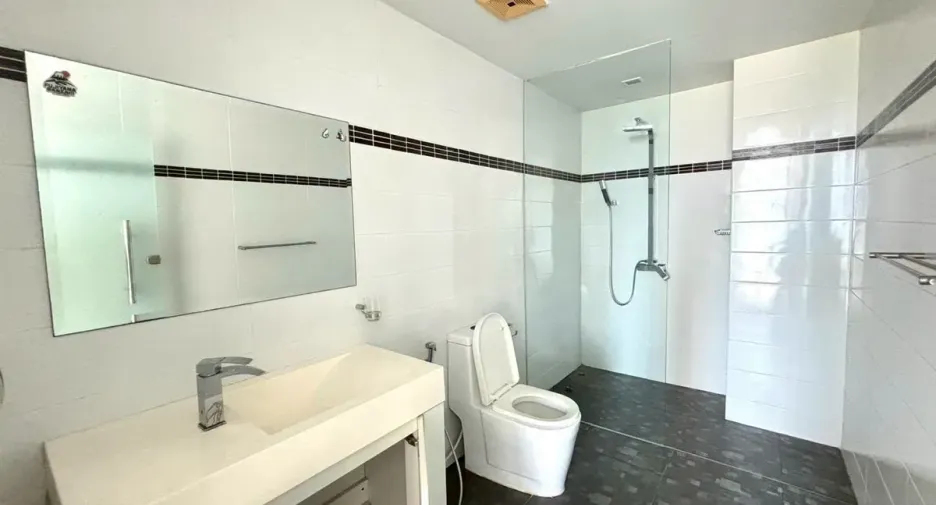 For sale 2 bedrooms condo in Mueang Rayong, Rayong