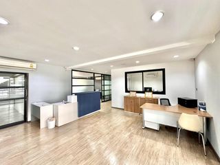 Local comercial en venta de 9 habitaciones en Watthana, Bangkok