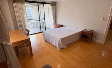 For rent 3 bedrooms apartment in Khlong Toei, Bangkok
