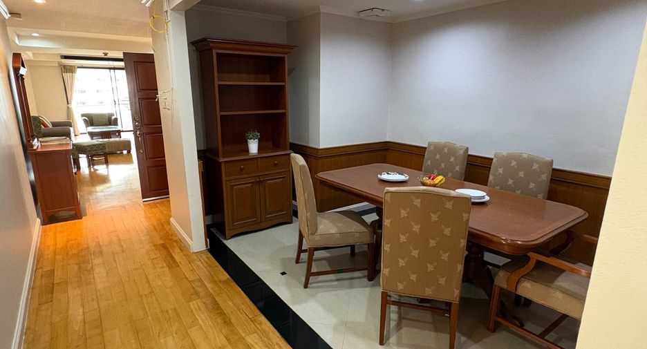 For rent 3 bedrooms apartment in Khlong Toei, Bangkok