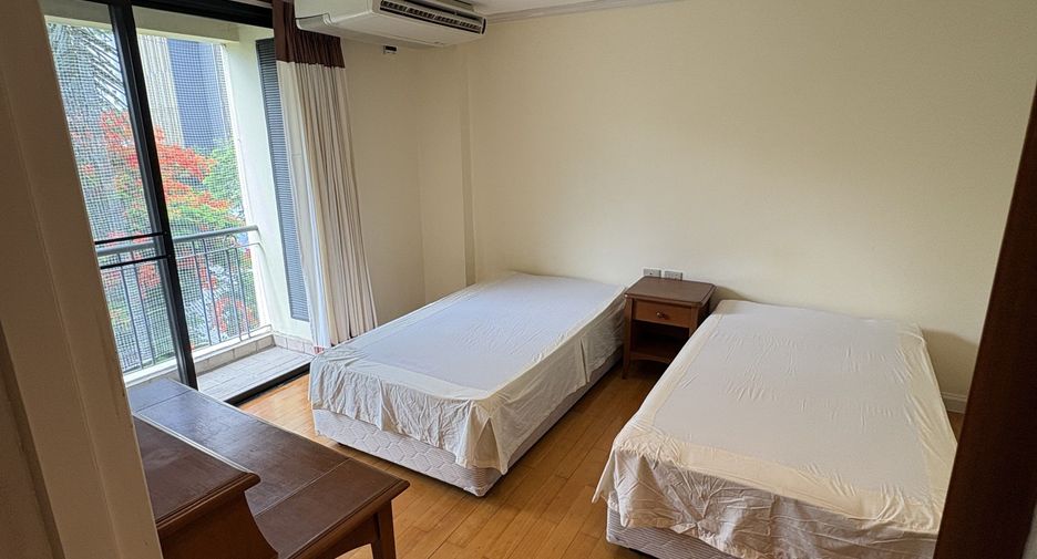 For rent 3 bedrooms apartment in Khlong Toei, Bangkok