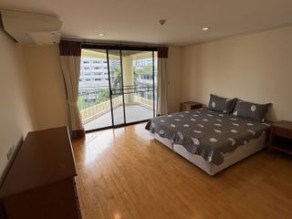 For rent 3 bedrooms apartment in Khlong Toei, Bangkok