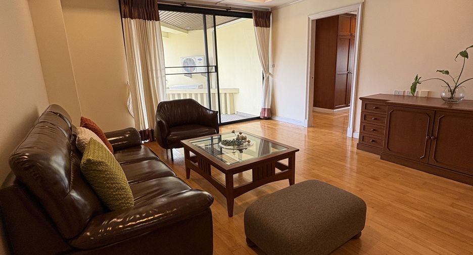 For rent 3 bedrooms apartment in Khlong Toei, Bangkok