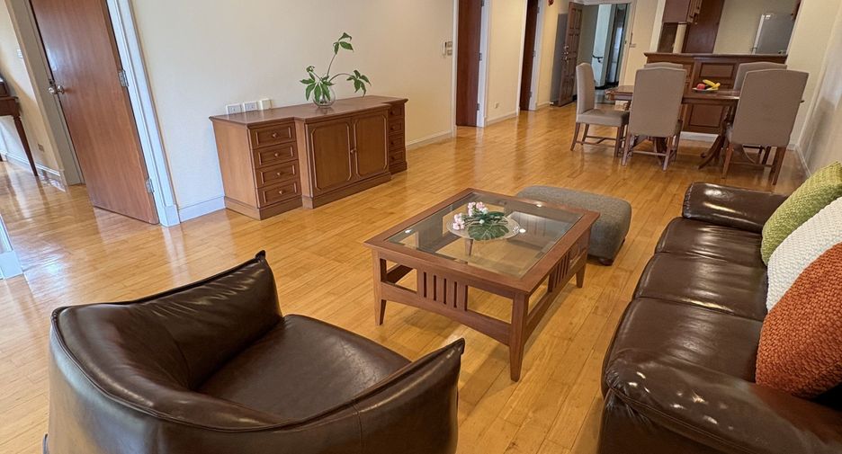 For rent 3 bedrooms apartment in Khlong Toei, Bangkok